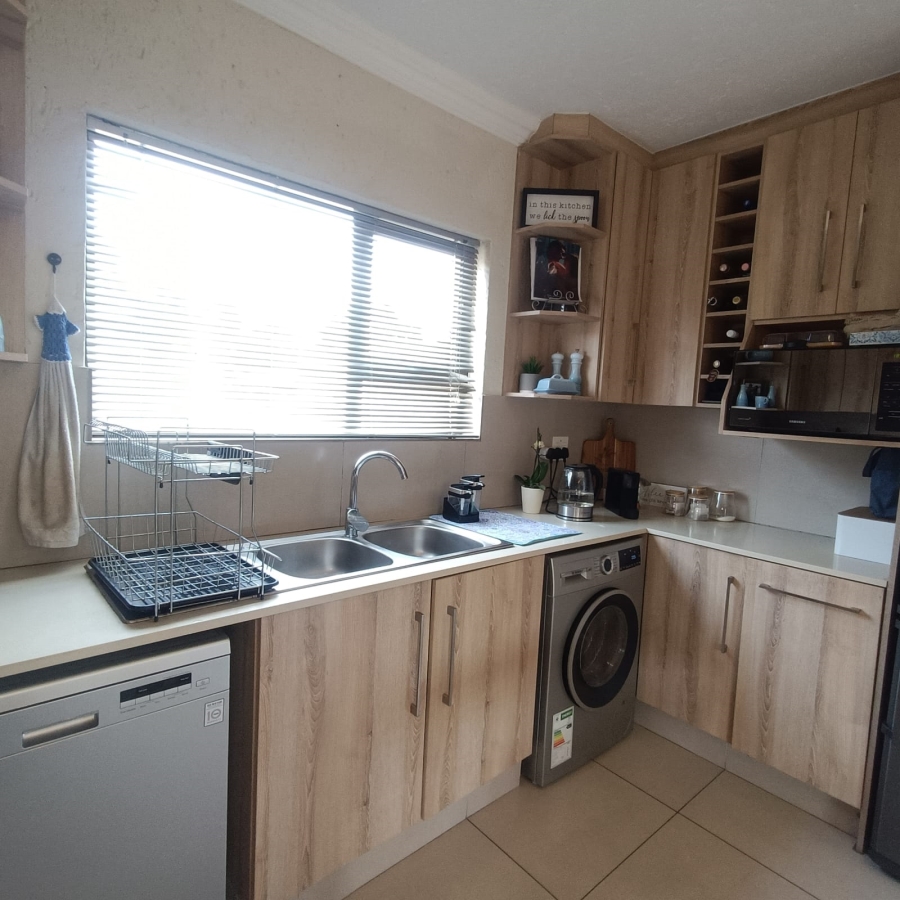 3 Bedroom Property for Sale in Linden Gauteng