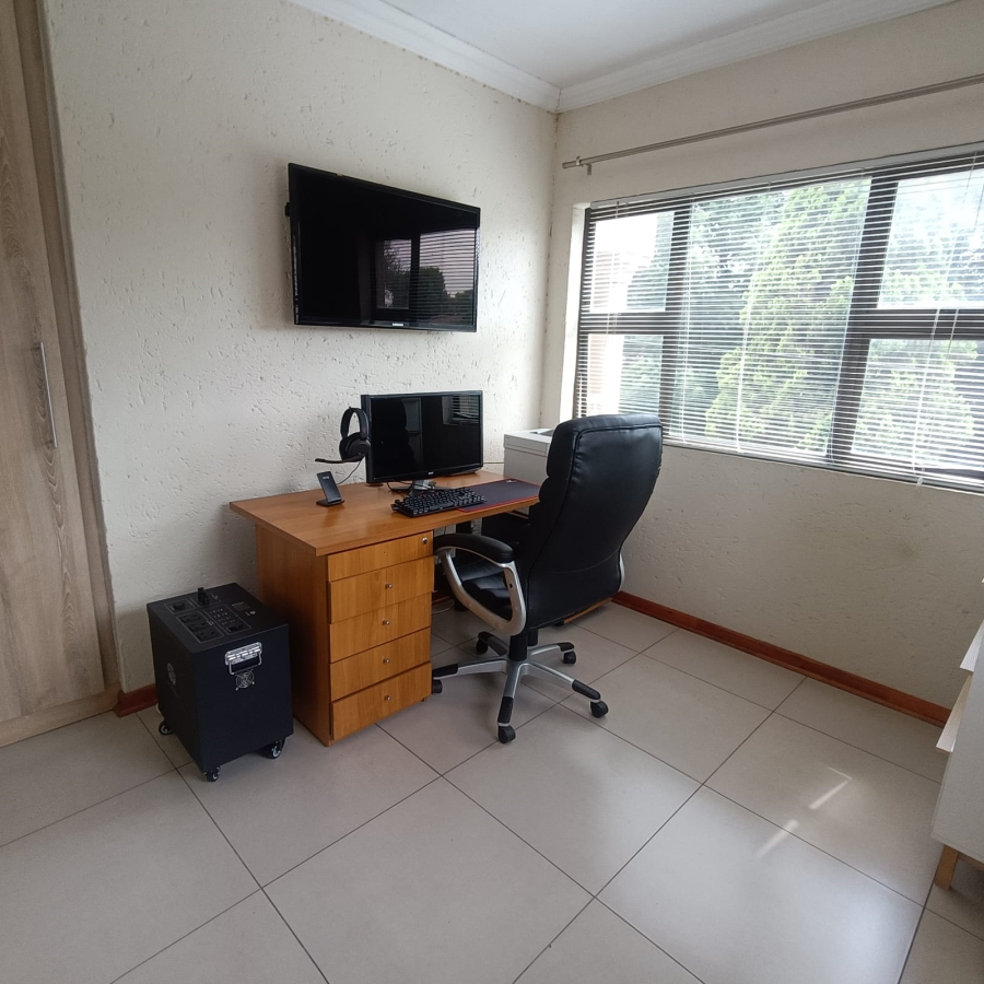 3 Bedroom Property for Sale in Linden Gauteng