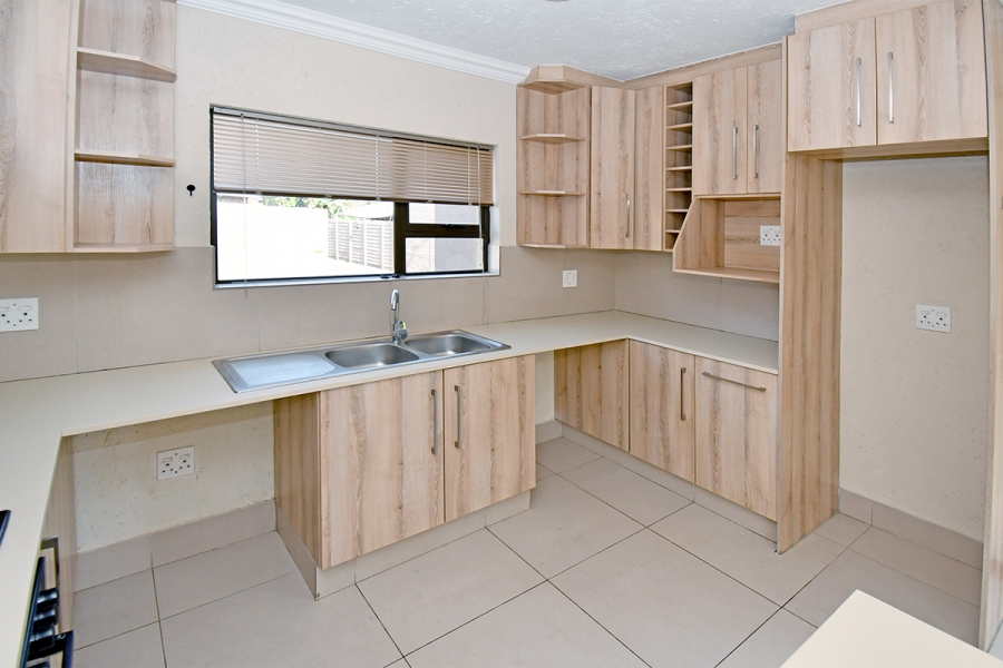 3 Bedroom Property for Sale in Linden Gauteng