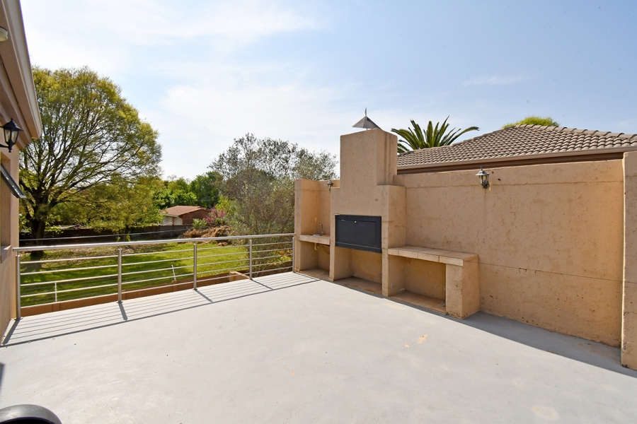3 Bedroom Property for Sale in Linden Gauteng