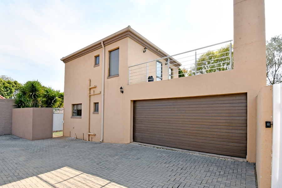 3 Bedroom Property for Sale in Linden Gauteng