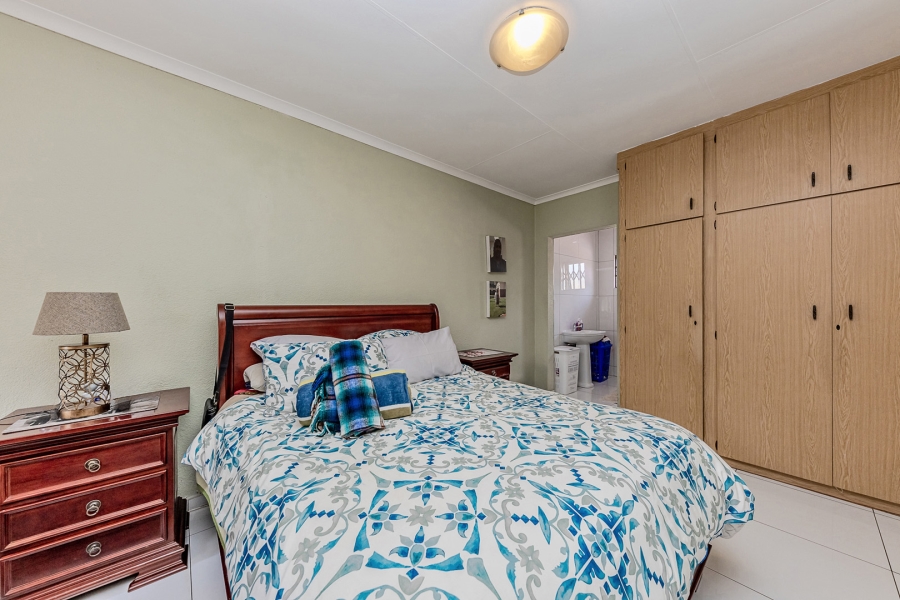 5 Bedroom Property for Sale in Groblerpark Gauteng