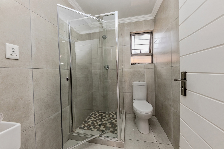 5 Bedroom Property for Sale in Groblerpark Gauteng