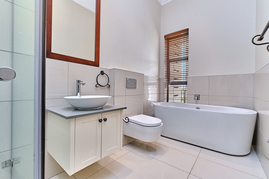 5 Bedroom Property for Sale in Blue Hills Equestrian Estate Gauteng