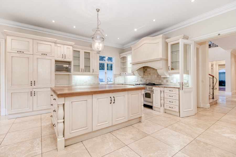 5 Bedroom Property for Sale in Hurlingham Gauteng