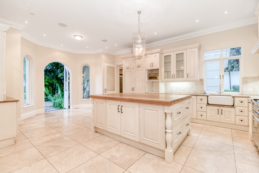 5 Bedroom Property for Sale in Hurlingham Gauteng