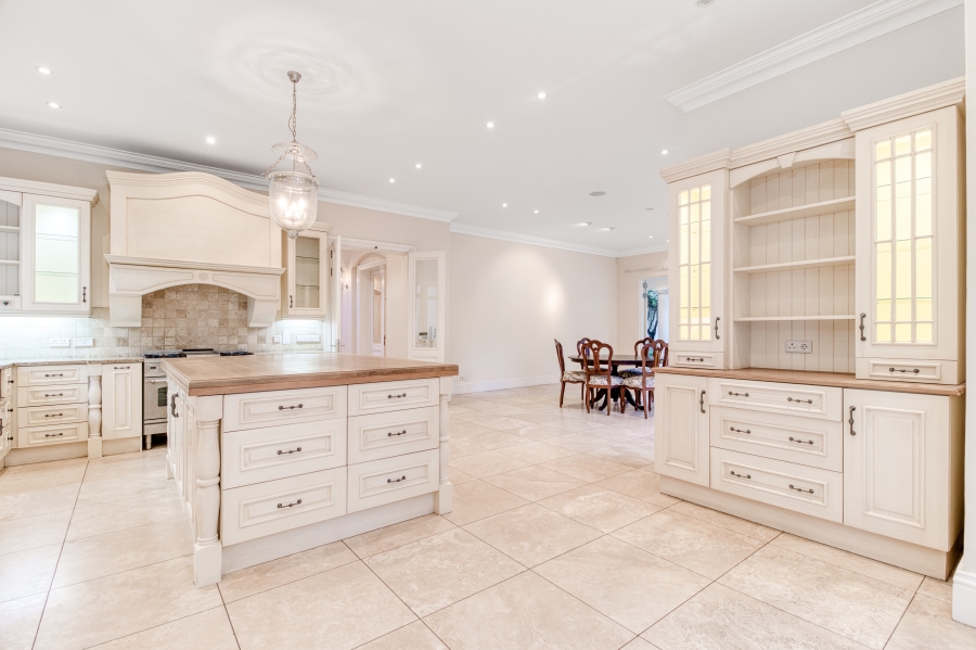 5 Bedroom Property for Sale in Hurlingham Gauteng