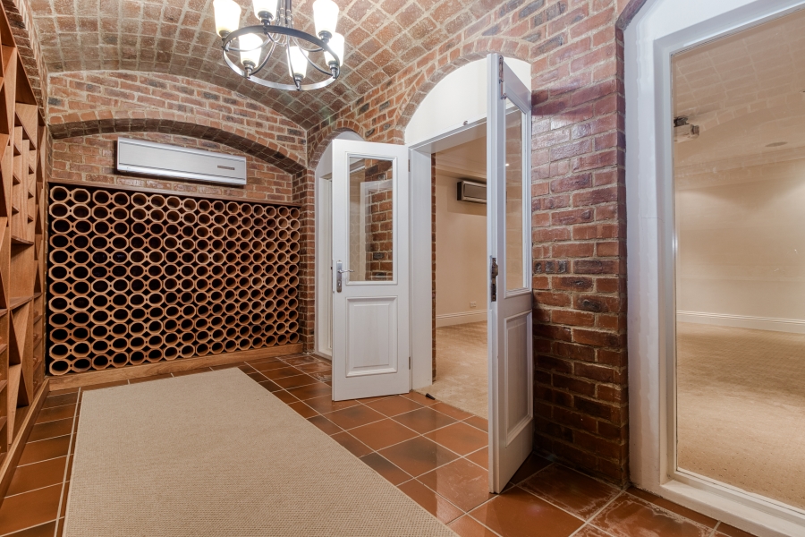 5 Bedroom Property for Sale in Hurlingham Gauteng