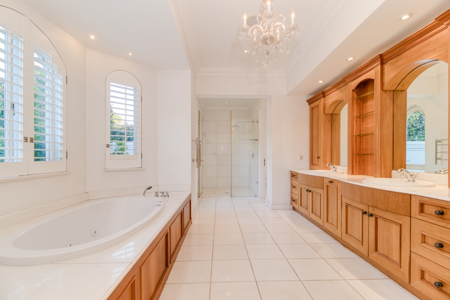 5 Bedroom Property for Sale in Hurlingham Gauteng