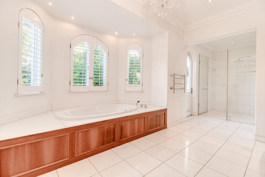 5 Bedroom Property for Sale in Hurlingham Gauteng