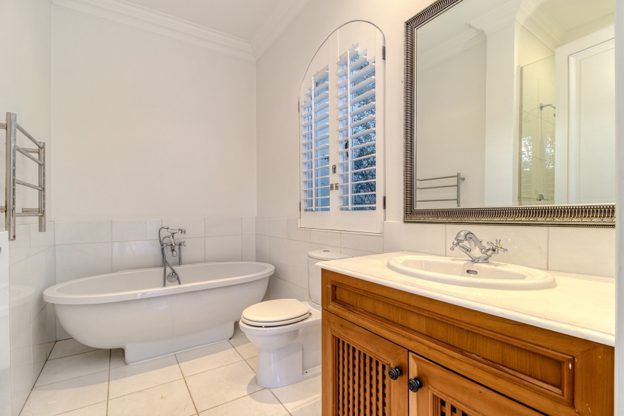 5 Bedroom Property for Sale in Hurlingham Gauteng