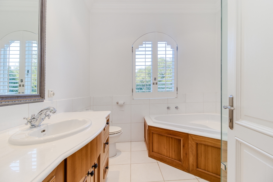 5 Bedroom Property for Sale in Hurlingham Gauteng