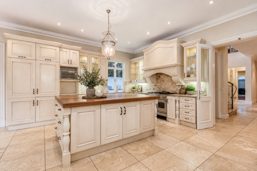 5 Bedroom Property for Sale in Hurlingham Gauteng
