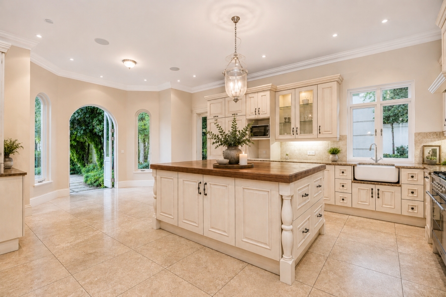5 Bedroom Property for Sale in Hurlingham Gauteng