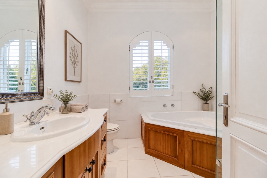 5 Bedroom Property for Sale in Hurlingham Gauteng