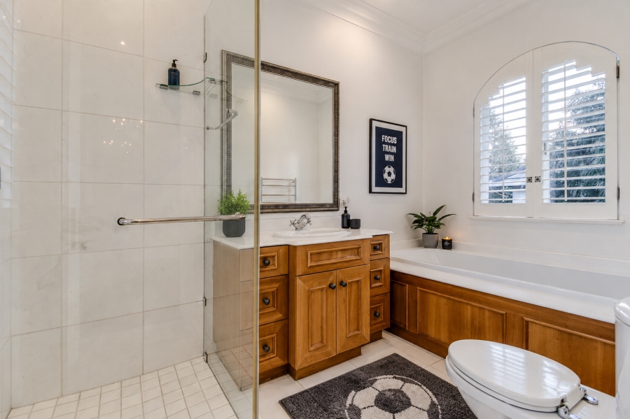 5 Bedroom Property for Sale in Hurlingham Gauteng