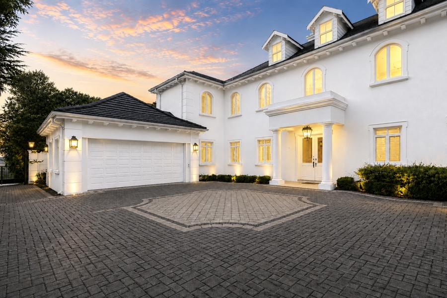 5 Bedroom Property for Sale in Hurlingham Gauteng