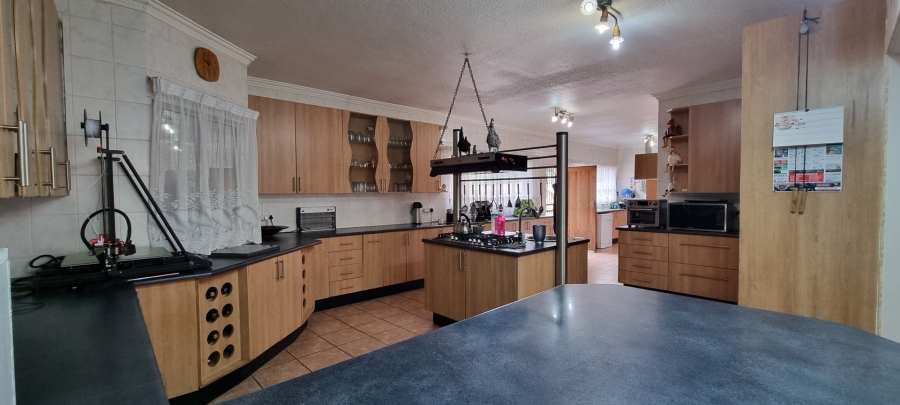 8 Bedroom Property for Sale in Sunward Park Gauteng