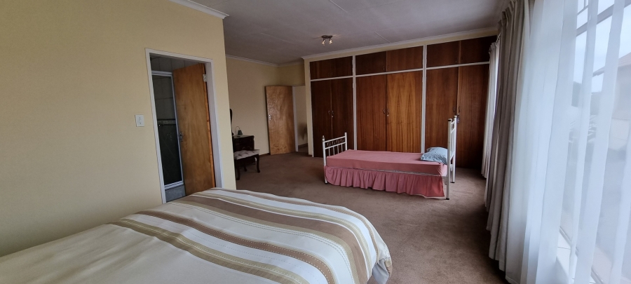 8 Bedroom Property for Sale in Sunward Park Gauteng
