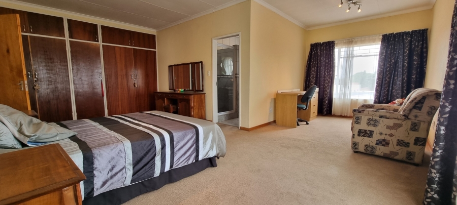 8 Bedroom Property for Sale in Sunward Park Gauteng