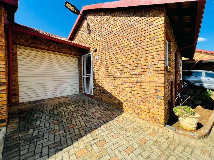 To Let 2 Bedroom Property for Rent in Norkem Park Gauteng