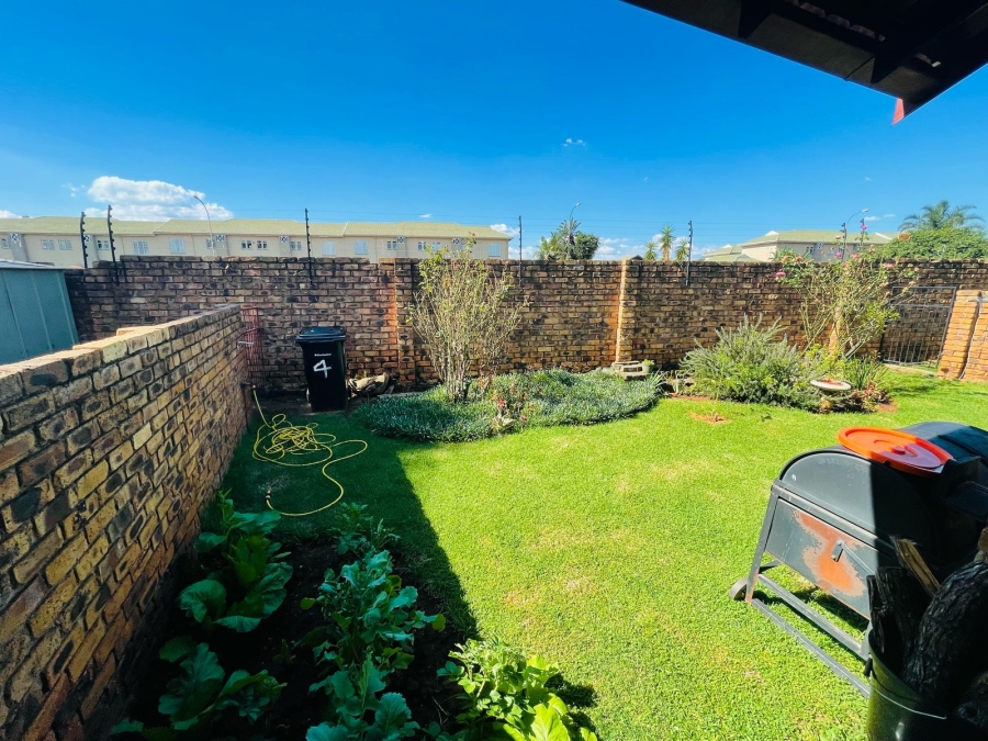 To Let 2 Bedroom Property for Rent in Norkem Park Gauteng