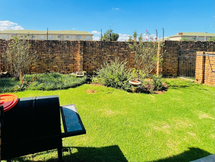 To Let 2 Bedroom Property for Rent in Norkem Park Gauteng