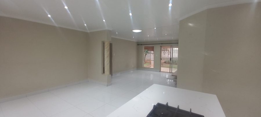 To Let 5 Bedroom Property for Rent in Ferndale Gauteng