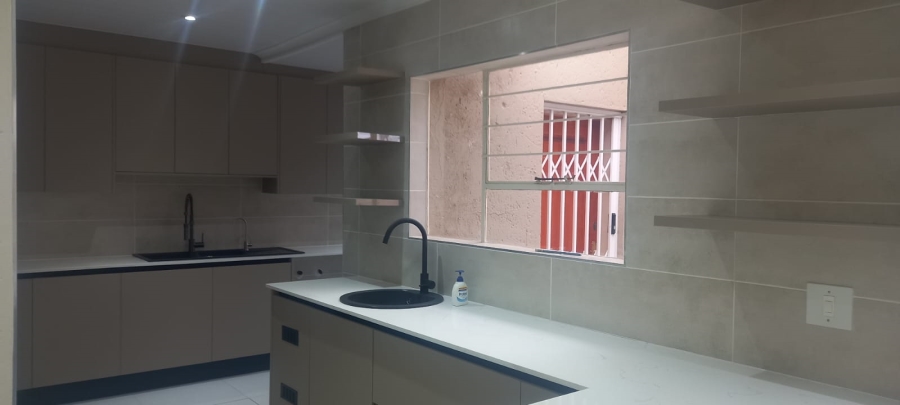 To Let 5 Bedroom Property for Rent in Ferndale Gauteng