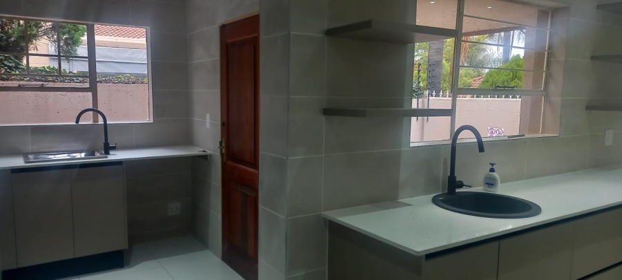To Let 5 Bedroom Property for Rent in Ferndale Gauteng
