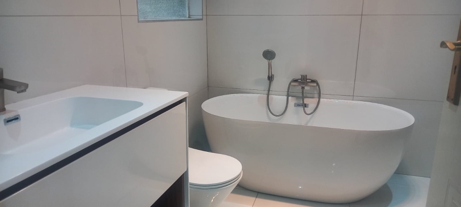 To Let 5 Bedroom Property for Rent in Ferndale Gauteng