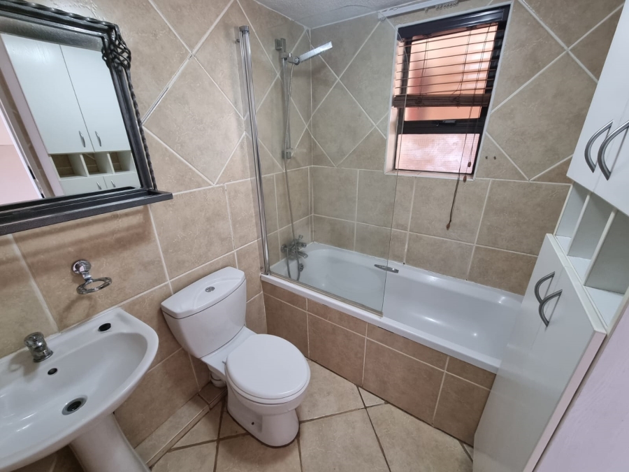 1 Bedroom Property for Sale in Mulbarton Gauteng