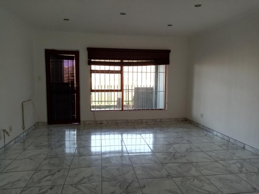 2 Bedroom Property for Sale in Bassonia Gauteng