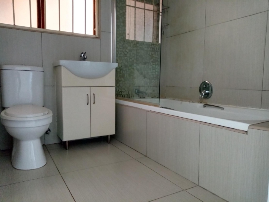 2 Bedroom Property for Sale in Bassonia Gauteng