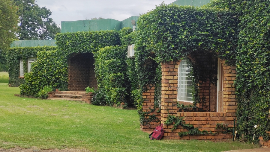 6 Bedroom Property for Sale in Vaalbank Gauteng