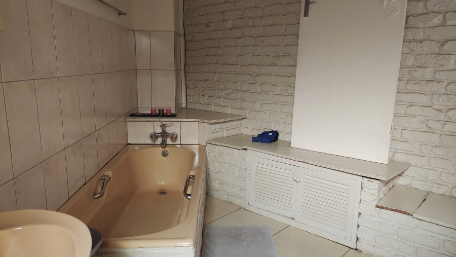 6 Bedroom Property for Sale in Vaalbank Gauteng