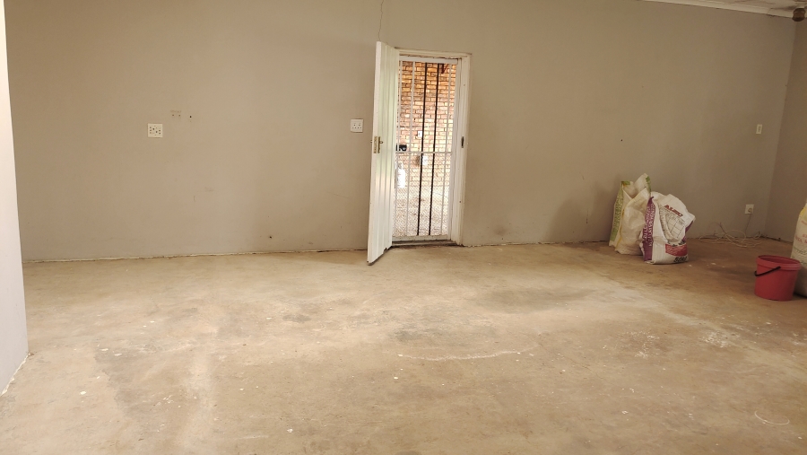 6 Bedroom Property for Sale in Vaalbank Gauteng