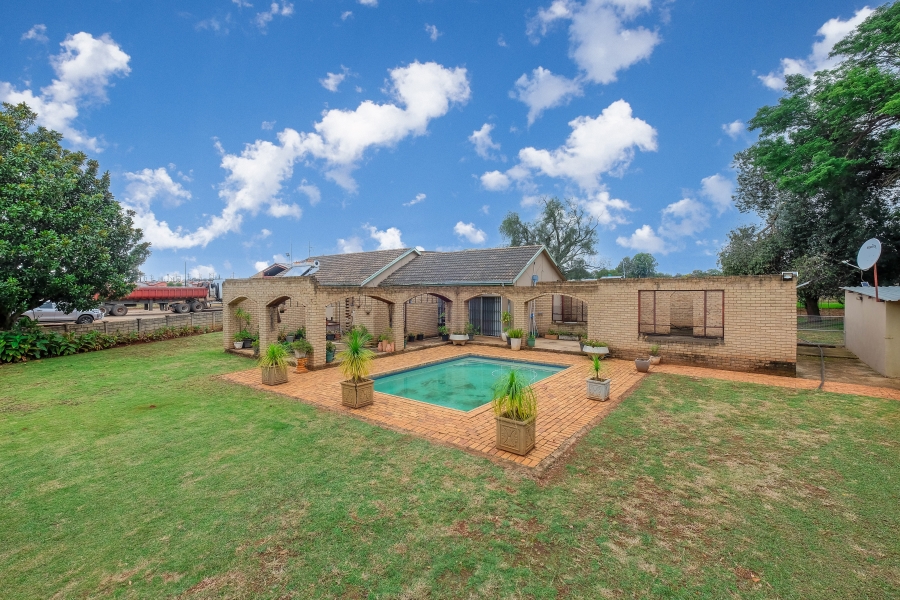 3 Bedroom Property for Sale in Tarlton Gauteng