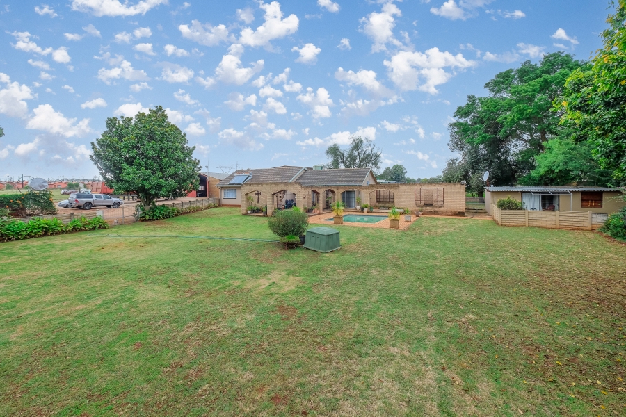 3 Bedroom Property for Sale in Tarlton Gauteng