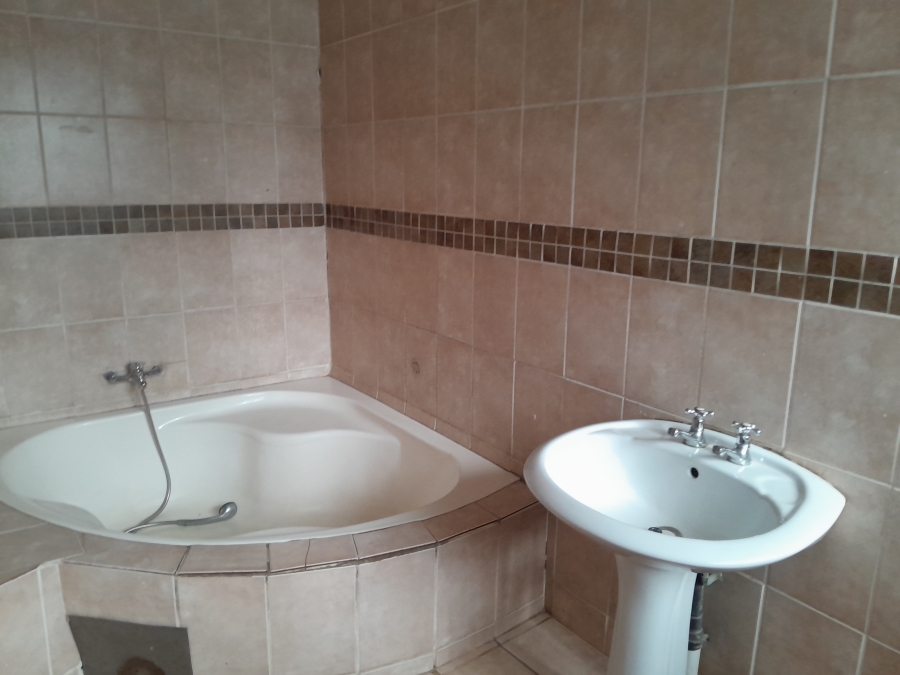 3 Bedroom Property for Sale in Mahube Valley Gauteng