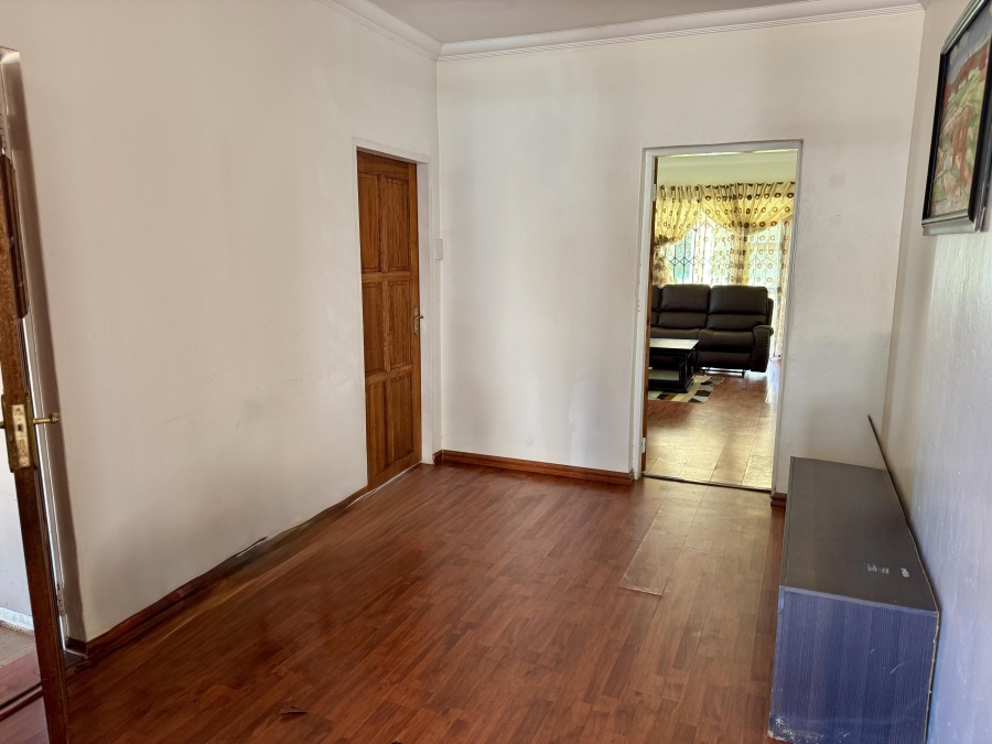 8 Bedroom Property for Sale in Glen Austin Gauteng