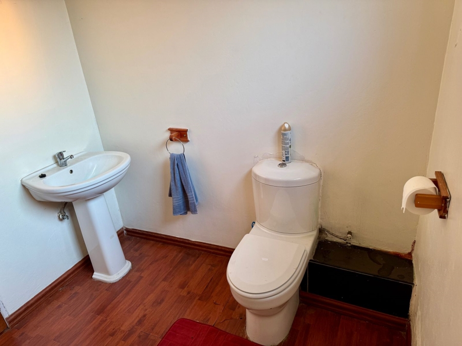 8 Bedroom Property for Sale in Glen Austin Gauteng