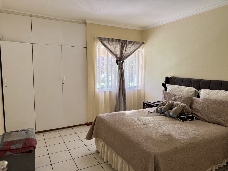 8 Bedroom Property for Sale in Glen Austin Gauteng