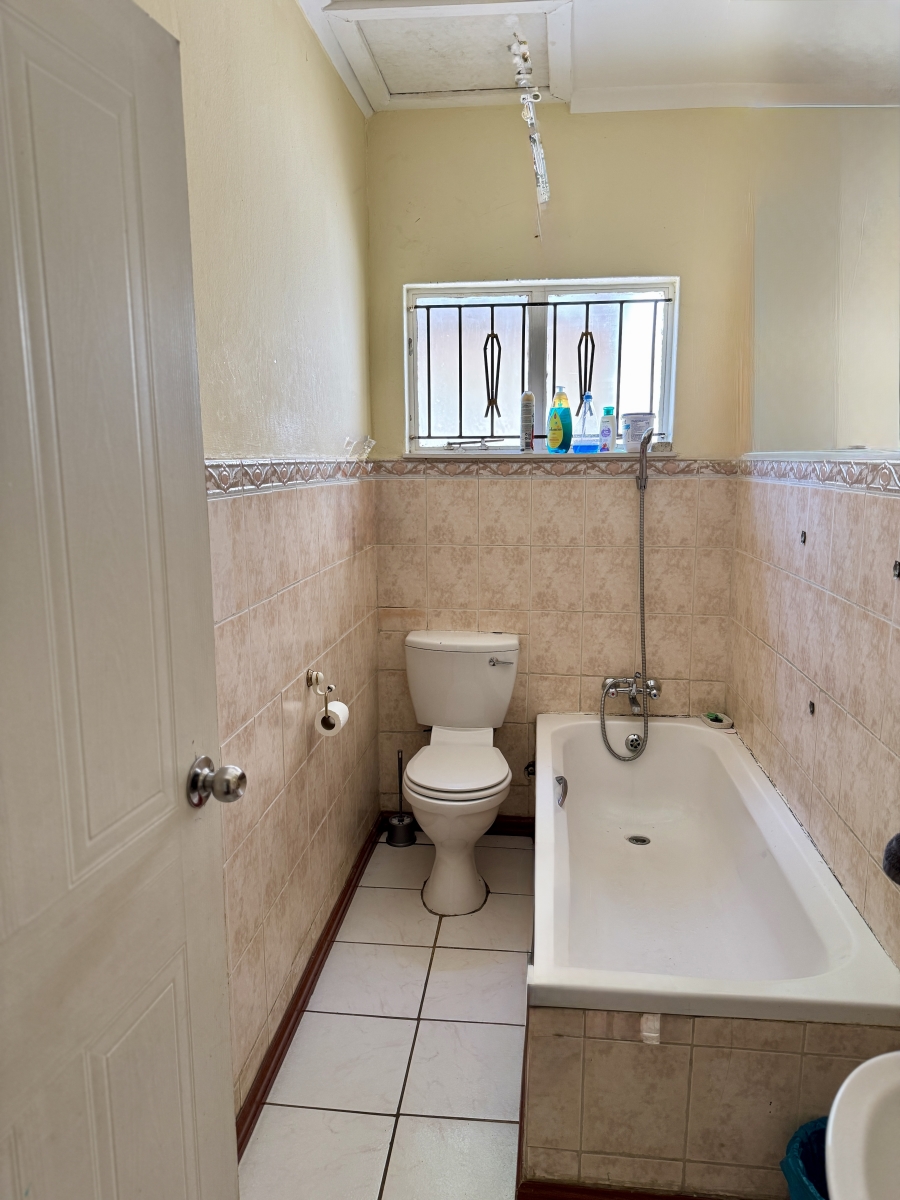 8 Bedroom Property for Sale in Glen Austin Gauteng