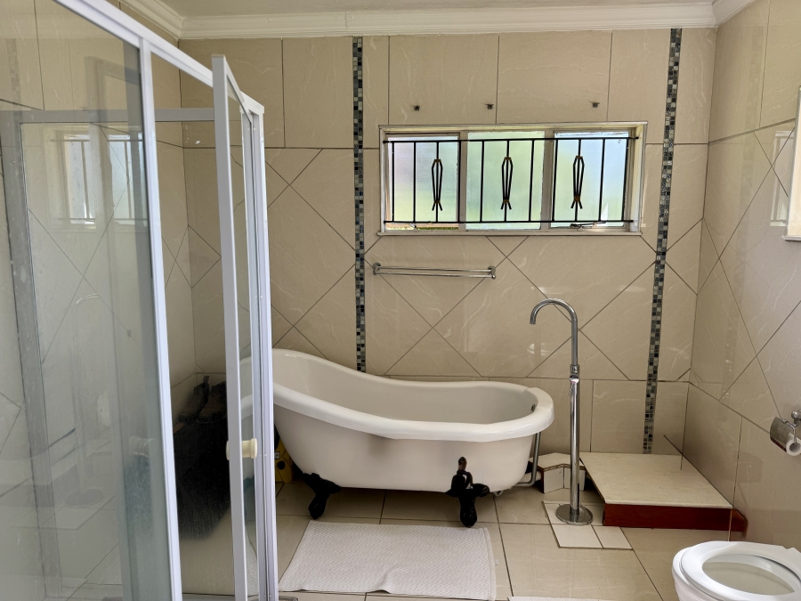 8 Bedroom Property for Sale in Glen Austin Gauteng