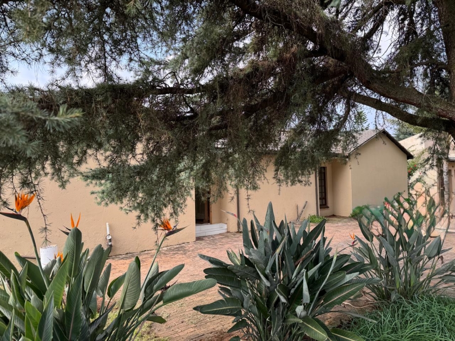 8 Bedroom Property for Sale in Glen Austin Gauteng