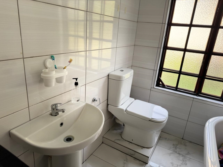 8 Bedroom Property for Sale in Glen Austin Gauteng