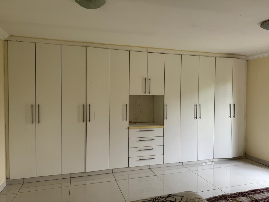 8 Bedroom Property for Sale in Glen Austin Gauteng