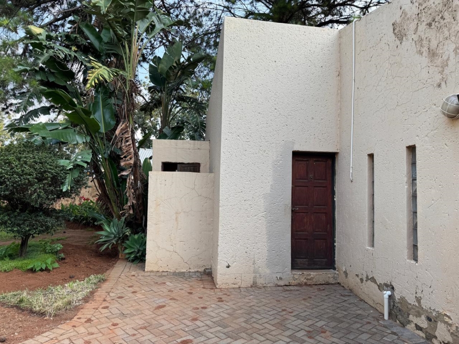 8 Bedroom Property for Sale in Glen Austin Gauteng
