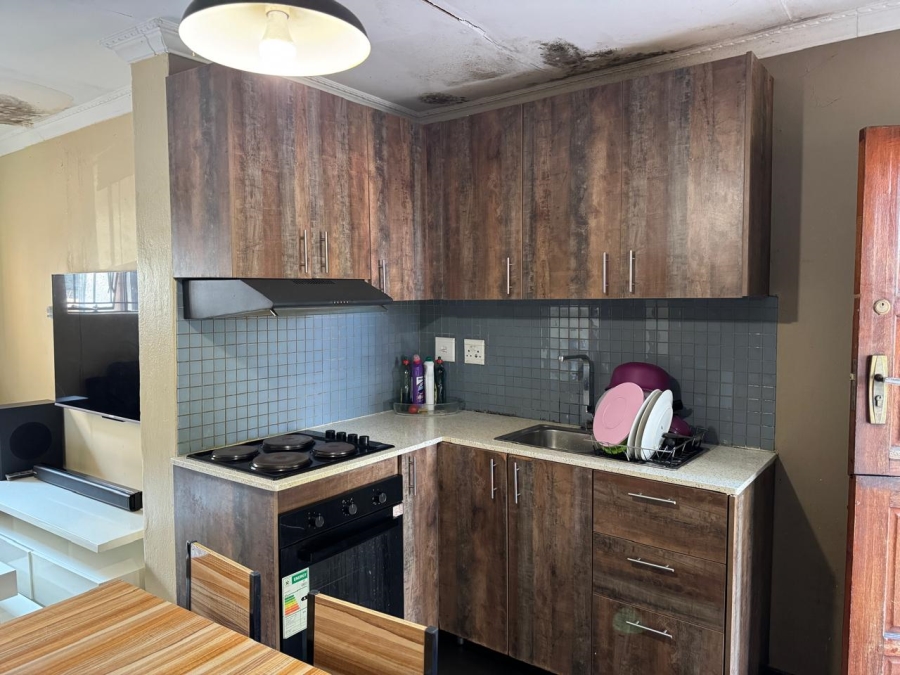 8 Bedroom Property for Sale in Glen Austin Gauteng